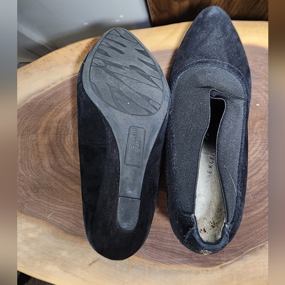 Anne Klein Black Suede iFlex Wedge Heel Slip-Ons - Size 6 - Picture 4 of 7